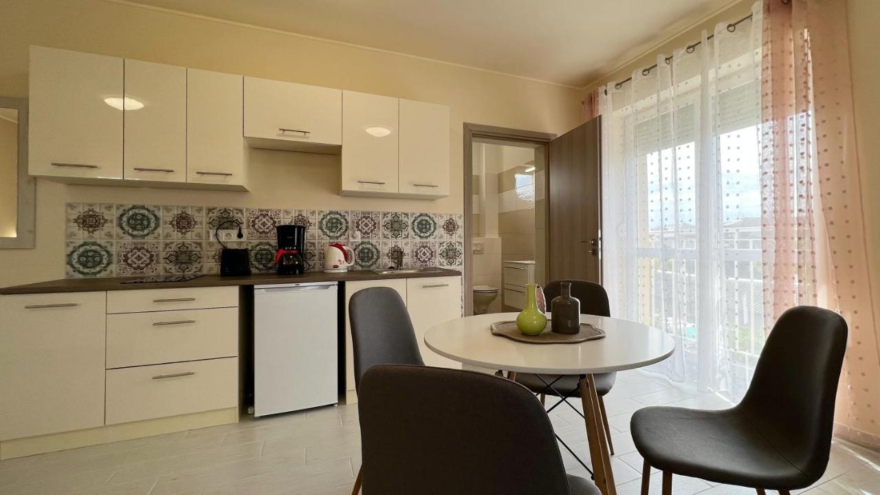 גיור Gardencity Apartmanhaz מראה חיצוני תמונה